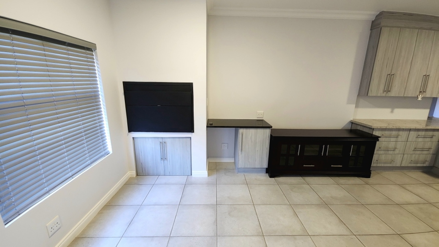 4 Bedroom Property for Sale in Hartenbos Heuwels Western Cape